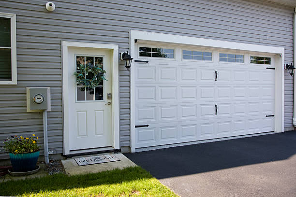 24/7 Emergency Garage Door Panel Replacement experts in Crystal Lakes, OH